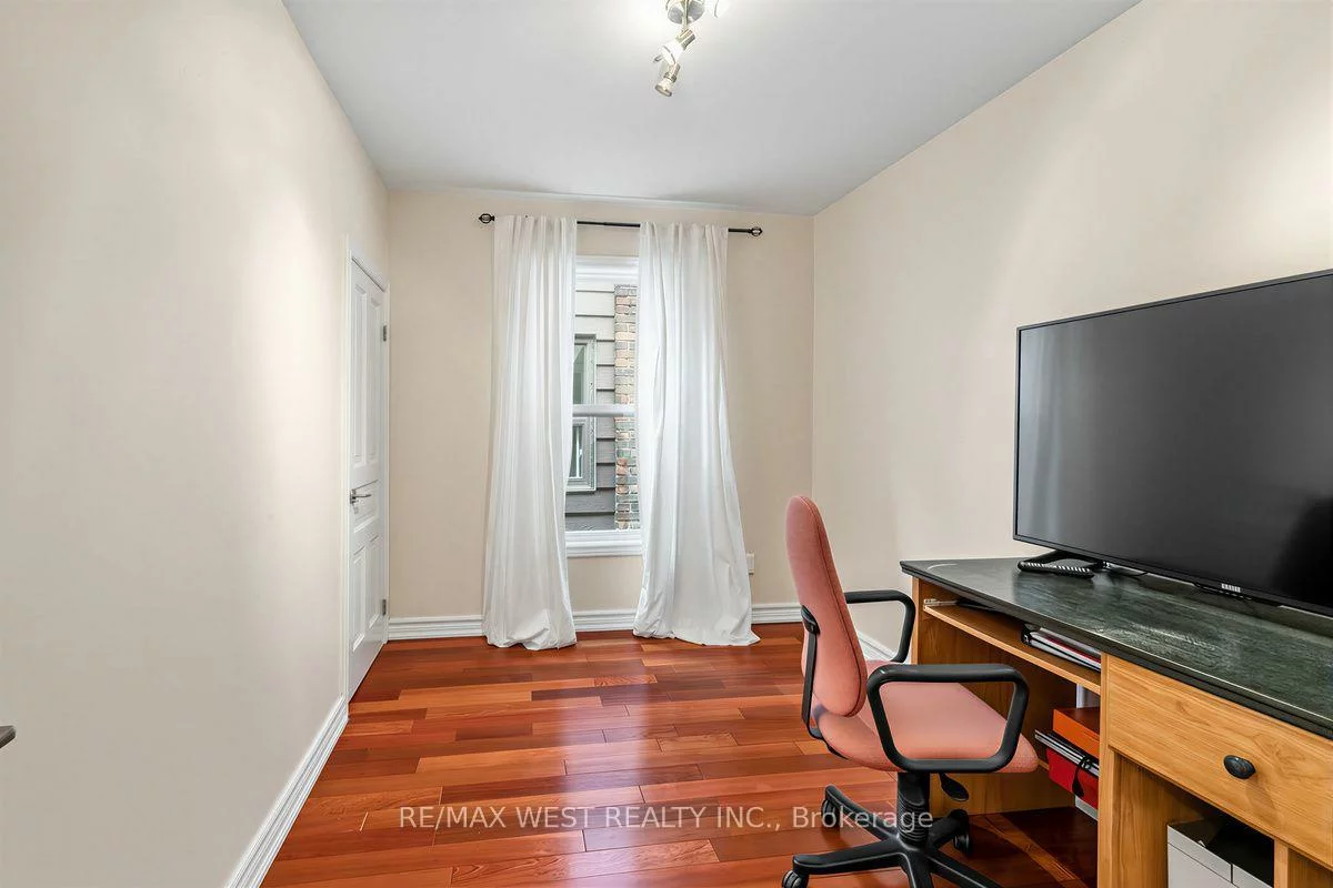 66, Bristol, Dovercourt-Wallace Emerson-Junction, Toronto