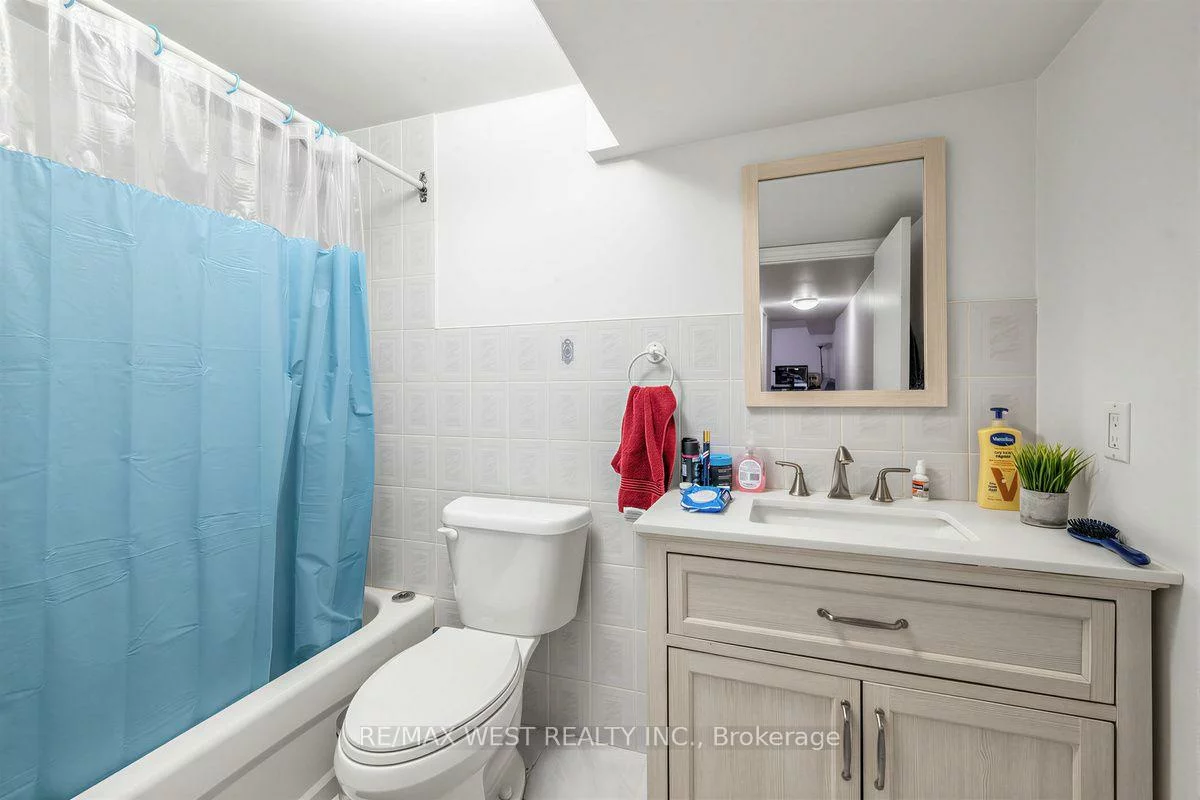 66, Bristol, Dovercourt-Wallace Emerson-Junction, Toronto