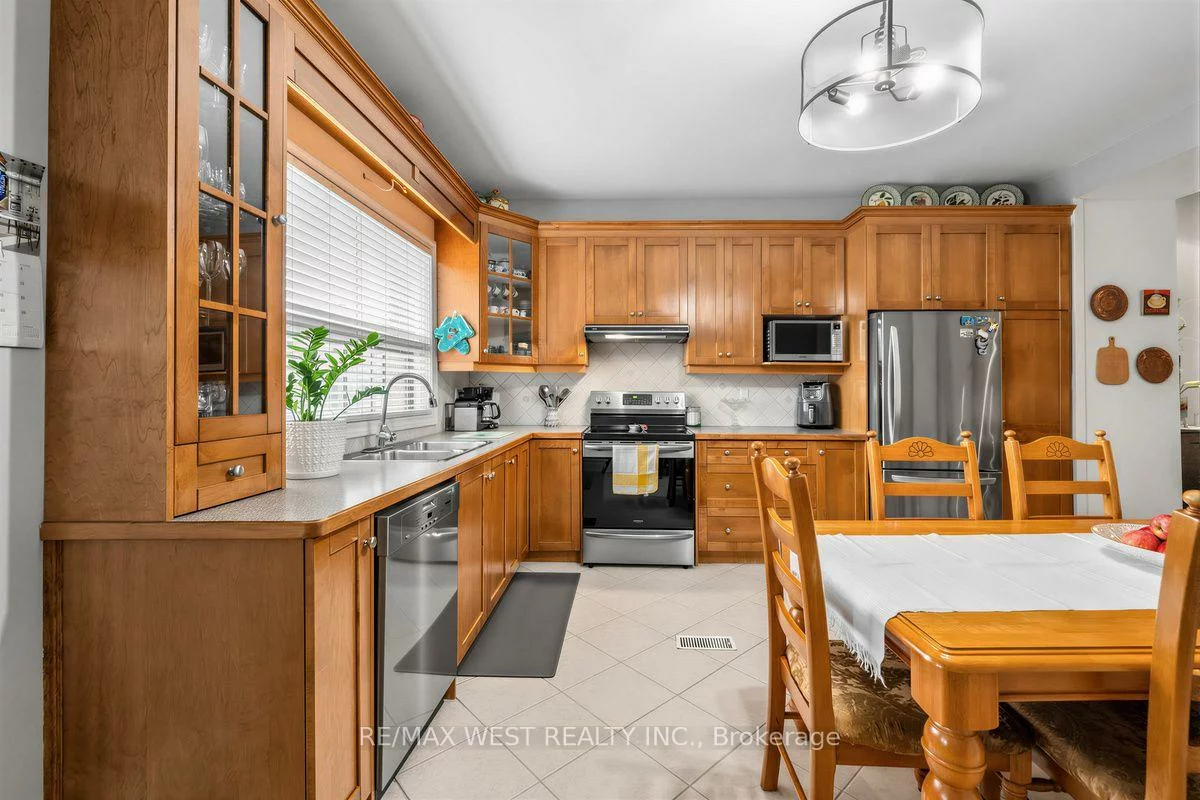 66, Bristol, Dovercourt-Wallace Emerson-Junction, Toronto
