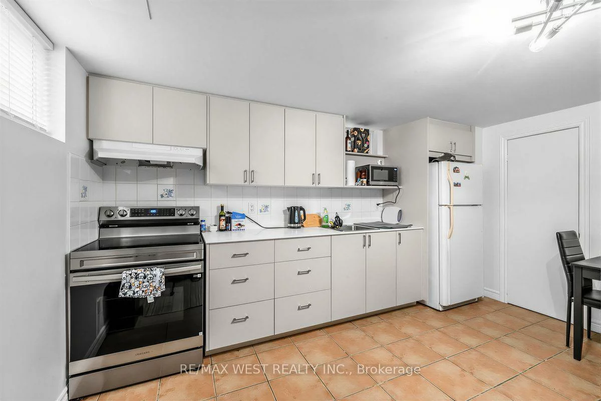 66, Bristol, Dovercourt-Wallace Emerson-Junction, Toronto