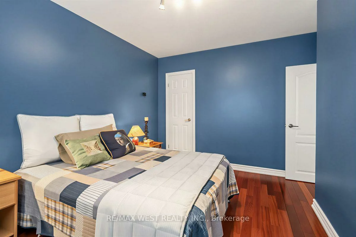 66, Bristol, Dovercourt-Wallace Emerson-Junction, Toronto