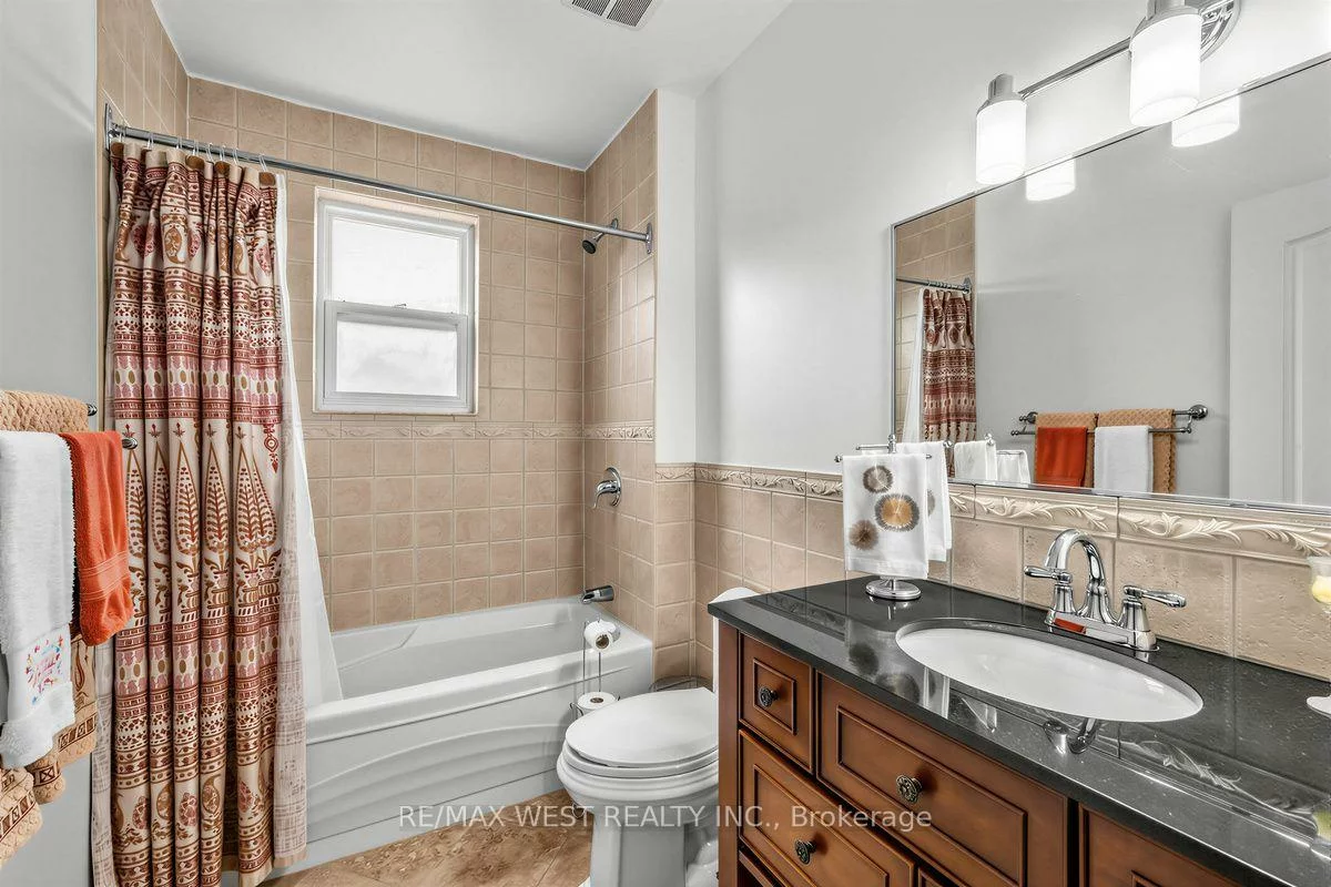 66, Bristol, Dovercourt-Wallace Emerson-Junction, Toronto