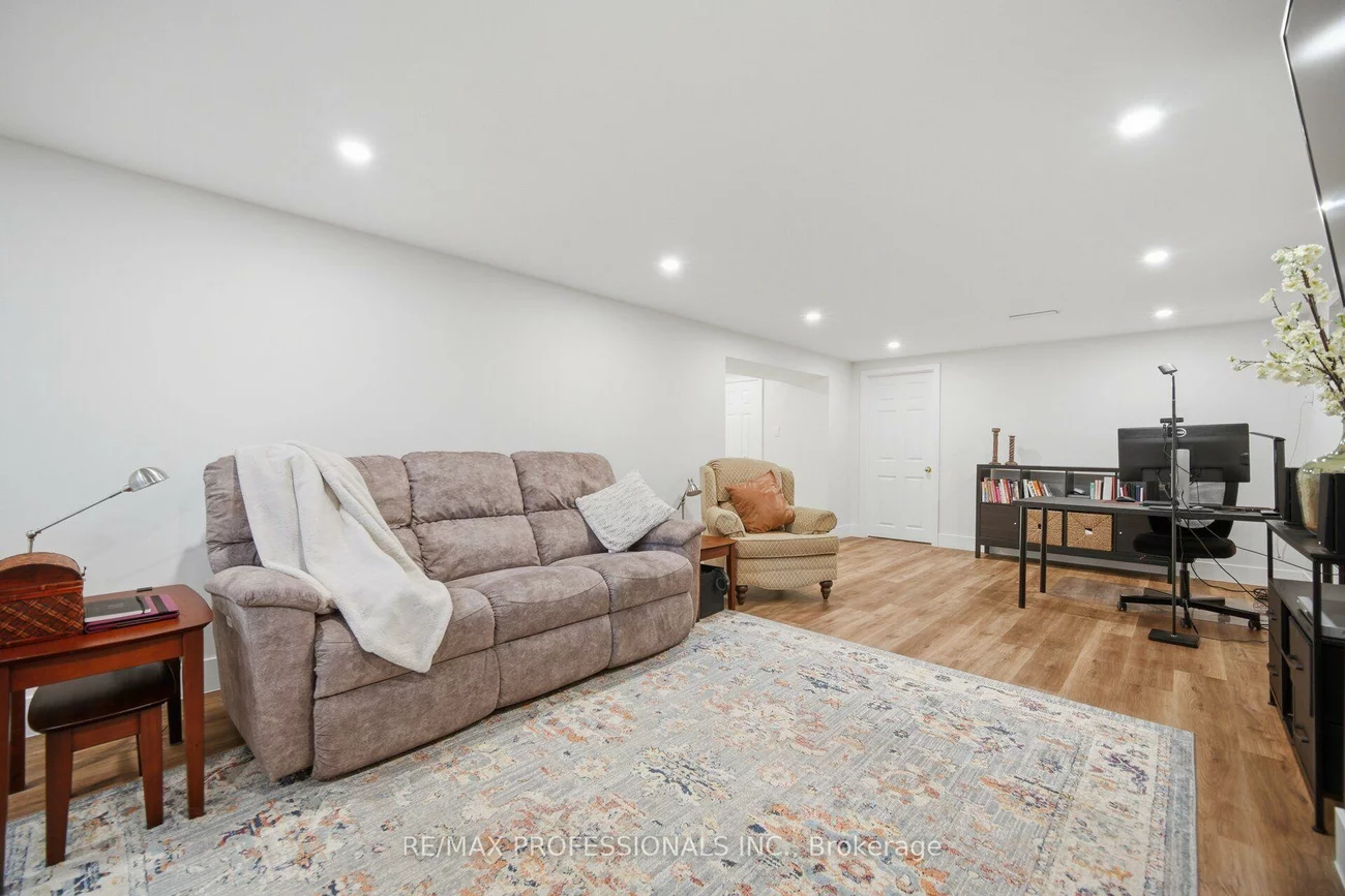 8, Beaverbrook, Princess-Rosethorn, Toronto