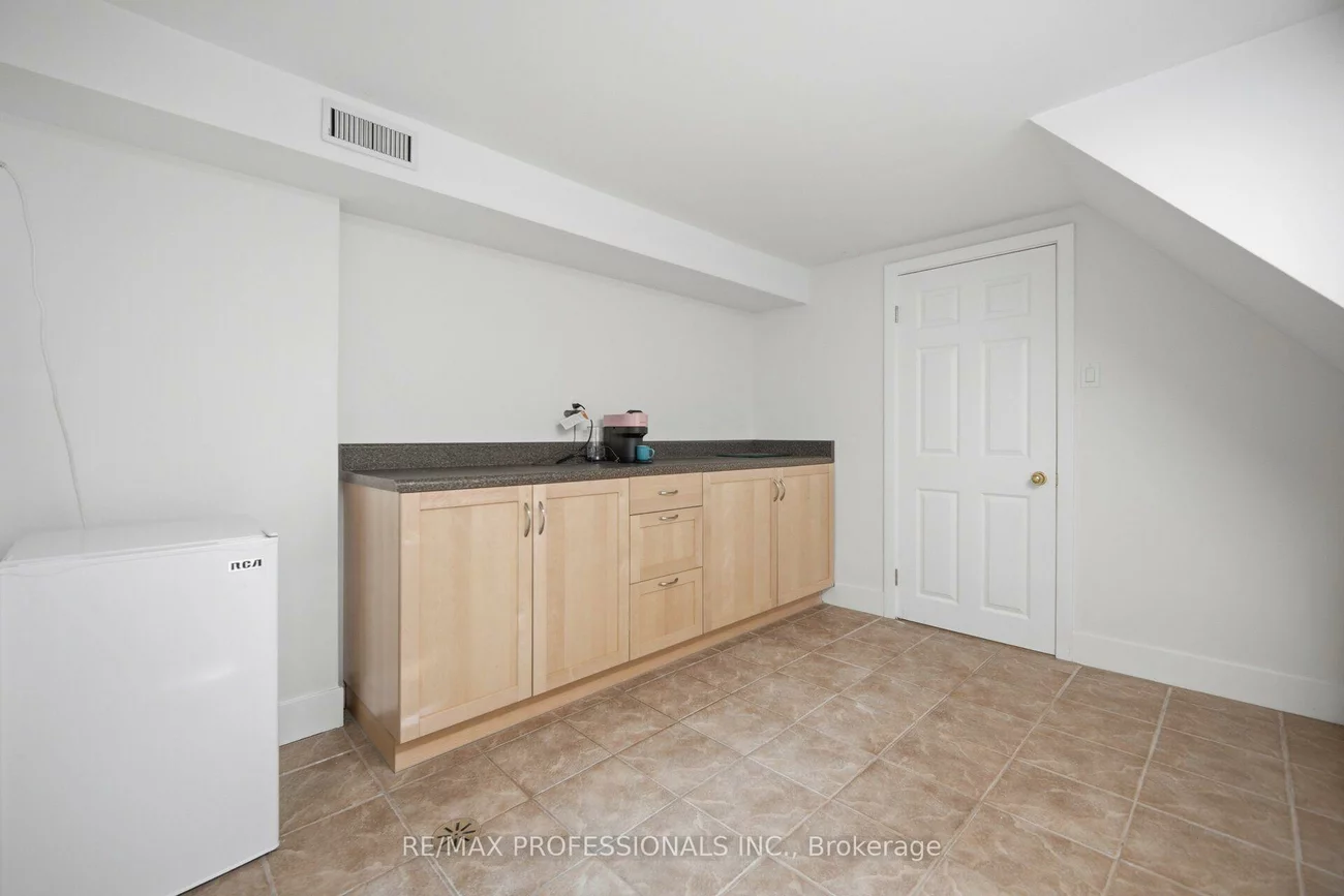 8, Beaverbrook, Princess-Rosethorn, Toronto