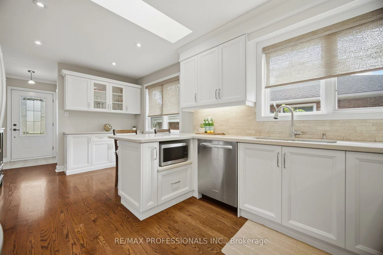 8, Beaverbrook, Princess-Rosethorn, Toronto