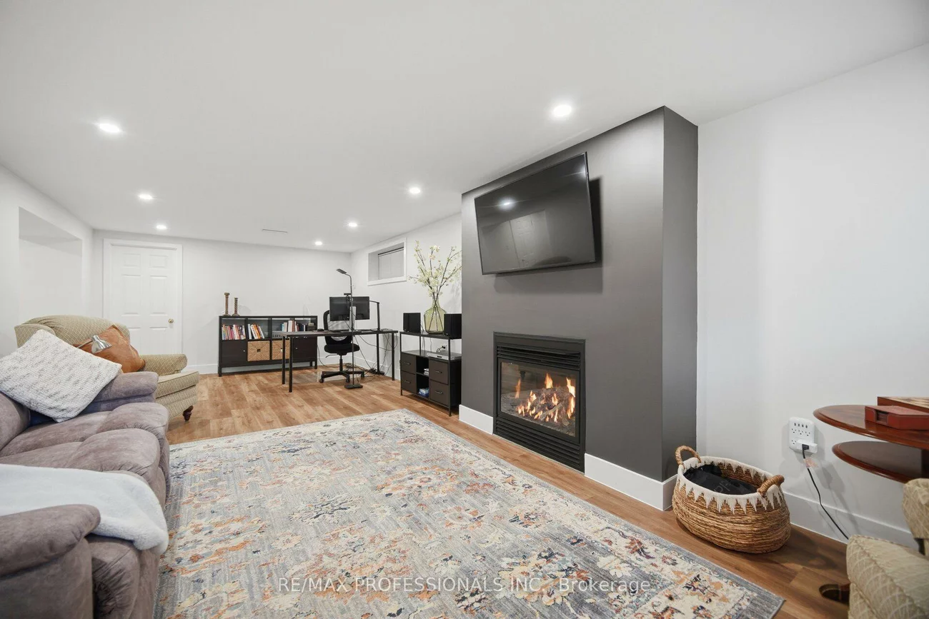 8, Beaverbrook, Princess-Rosethorn, Toronto