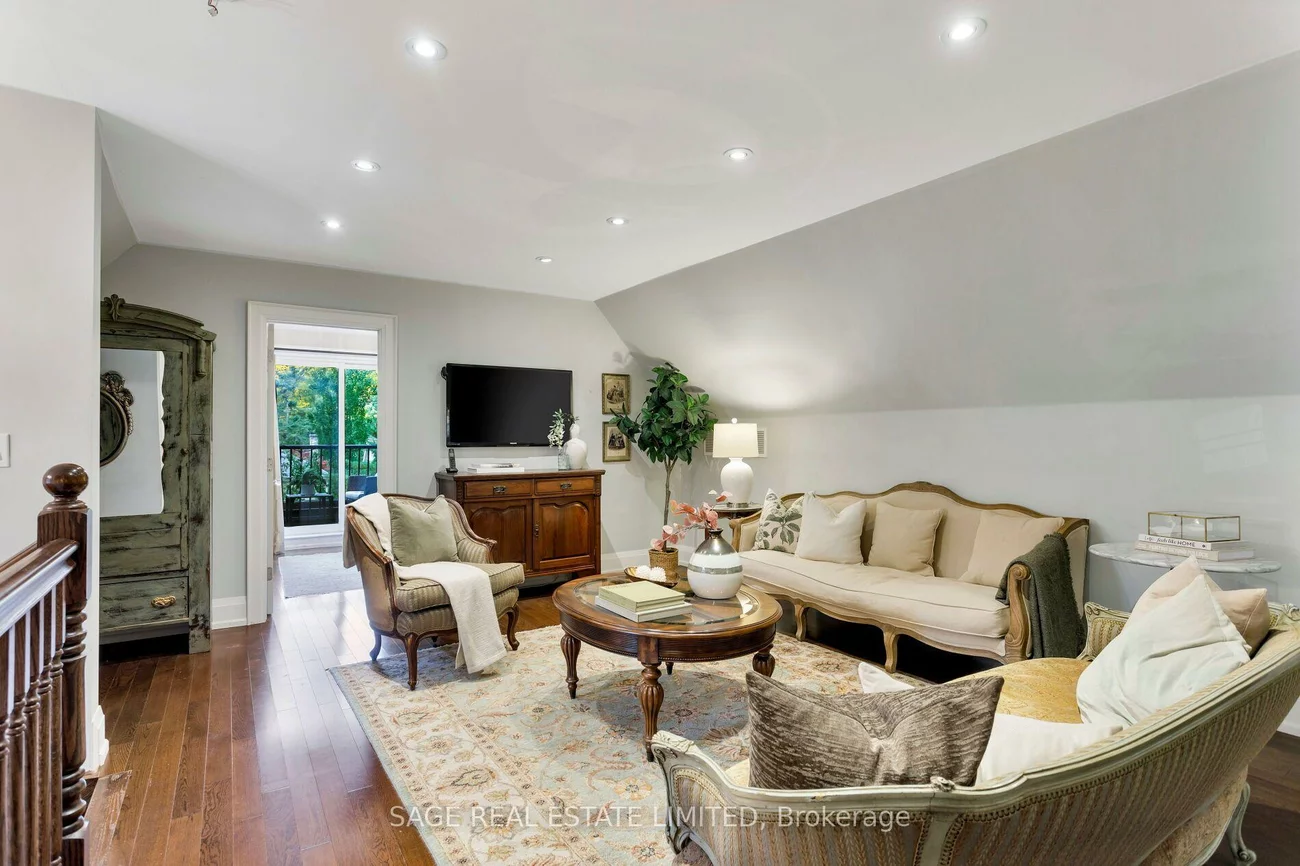 124, Brentwood, Kingsway South, Toronto