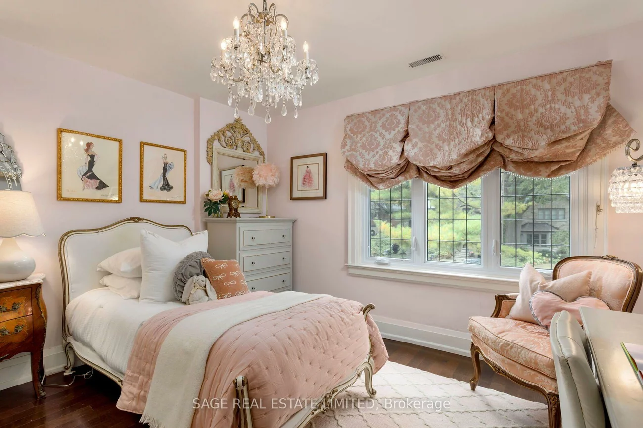 124, Brentwood, Kingsway South, Toronto