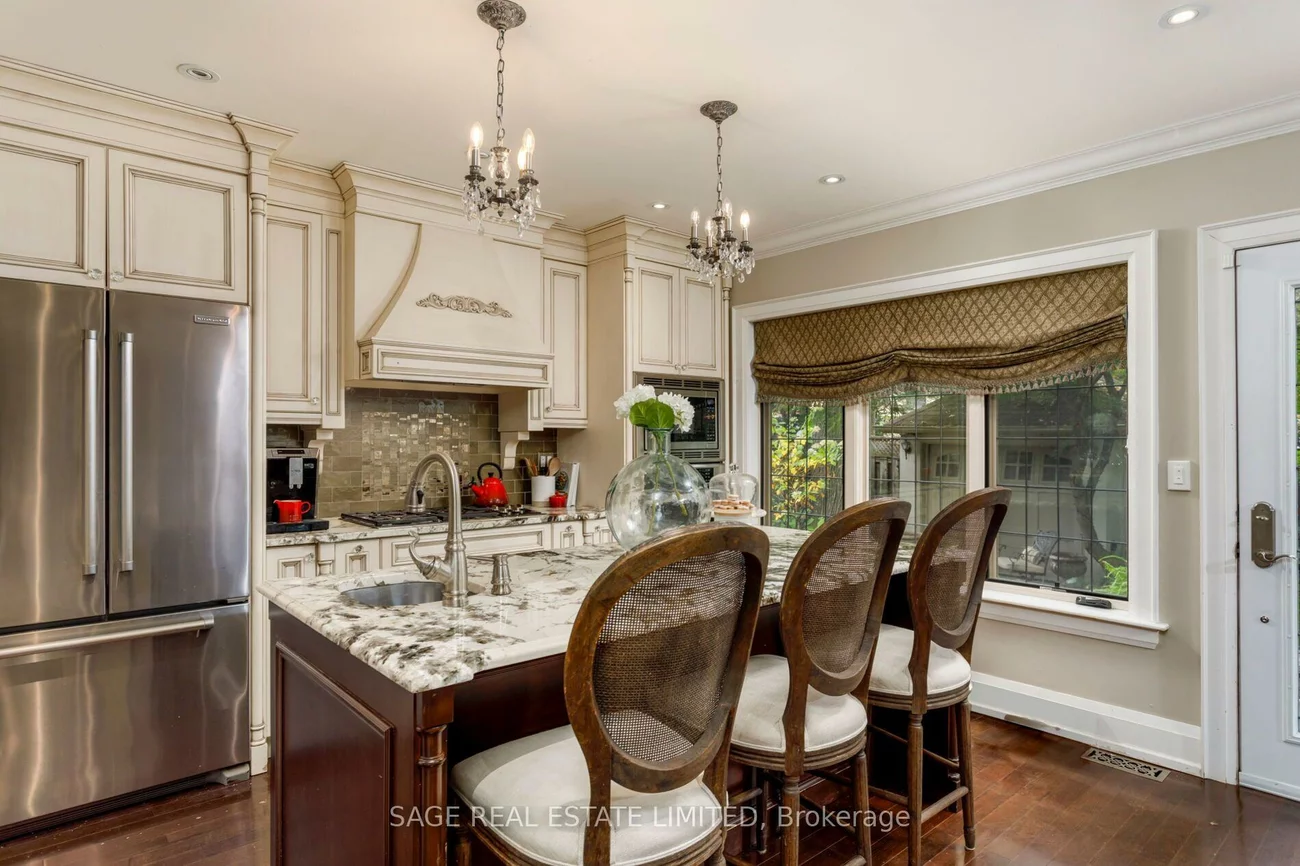124, Brentwood, Kingsway South, Toronto