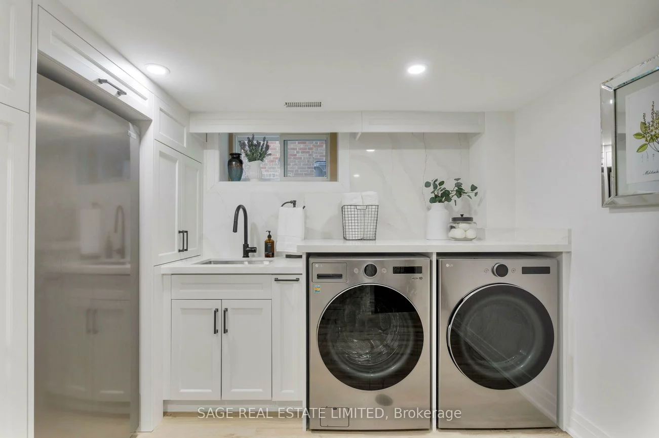 124, Brentwood, Kingsway South, Toronto