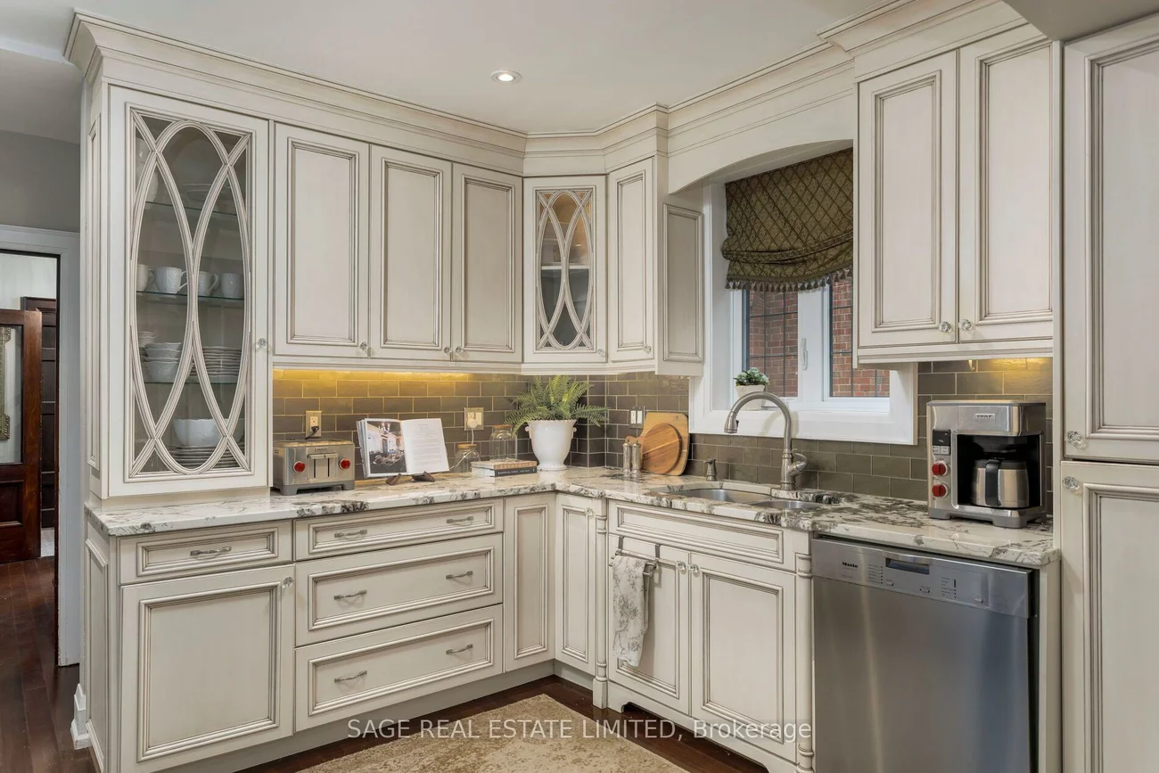 124, Brentwood, Kingsway South, Toronto