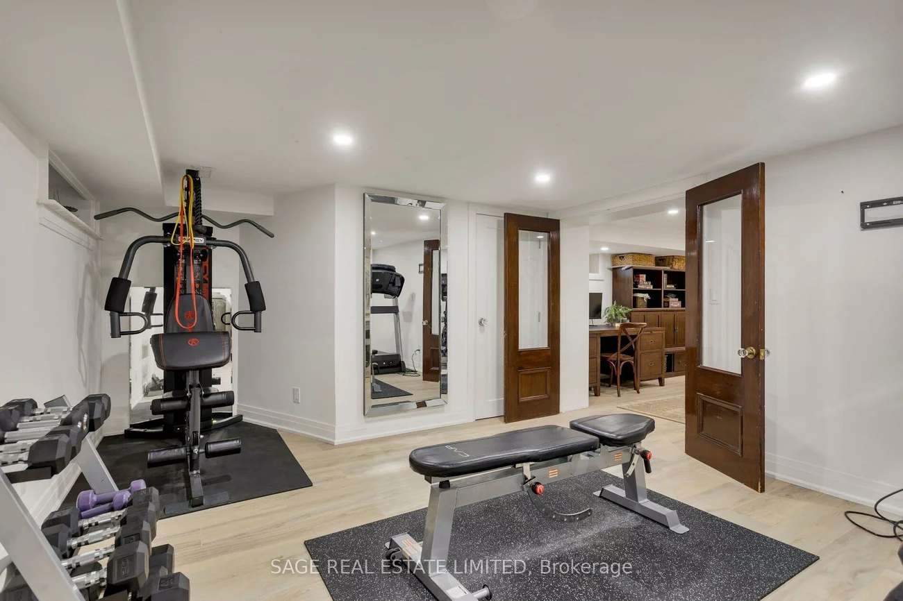 124, Brentwood, Kingsway South, Toronto