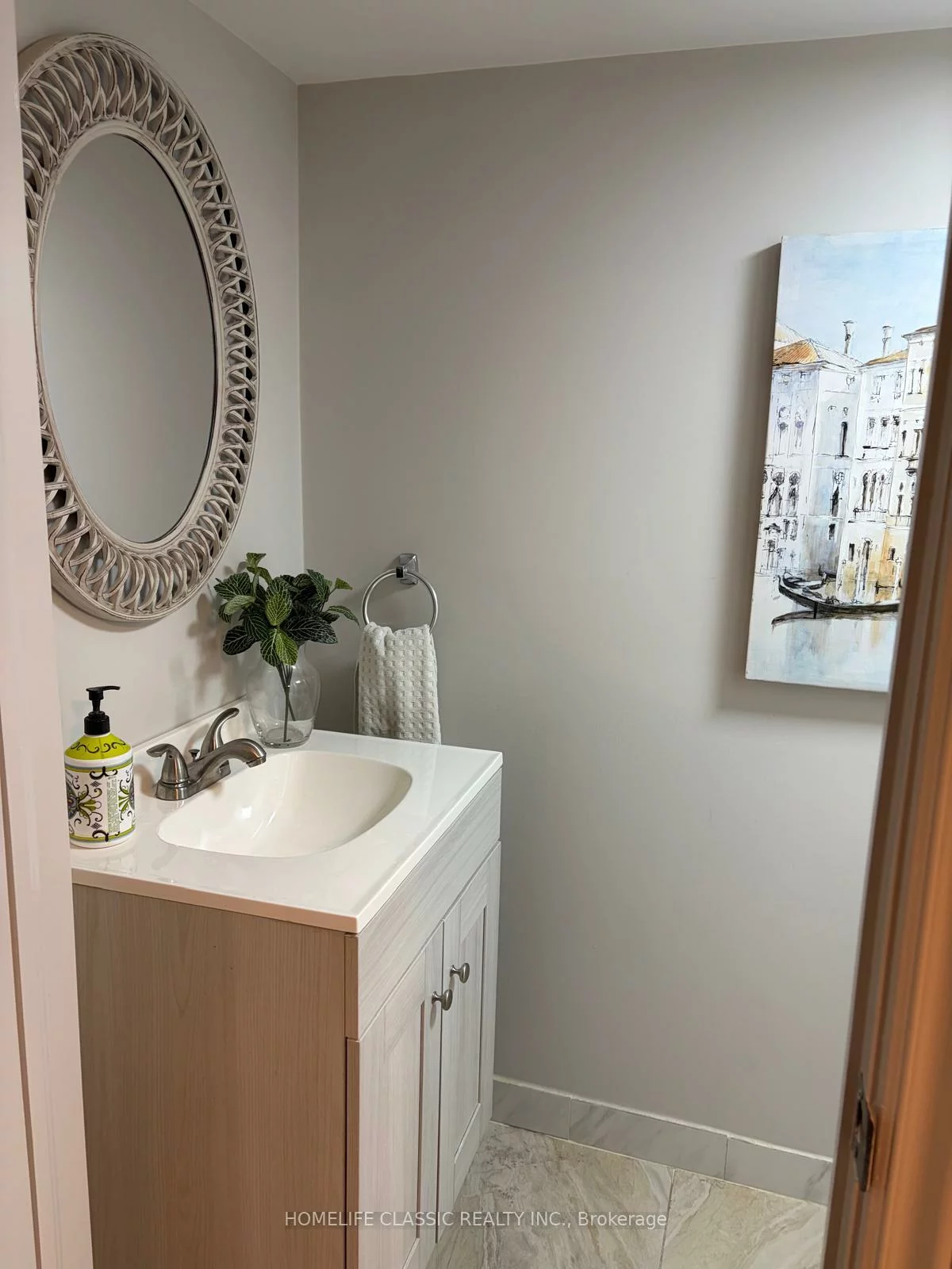 25, Dartmouth, Mimico, Toronto