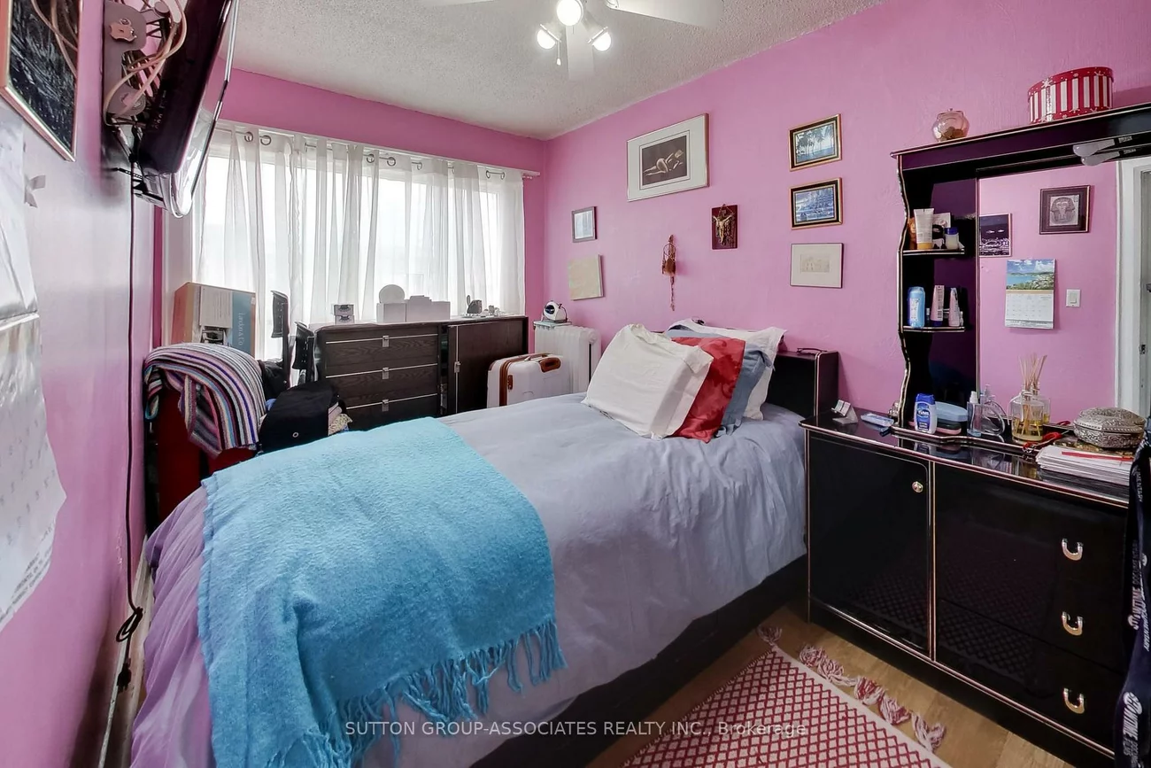 1181-1183, St Clair, Corso Italia-Davenport, Toronto