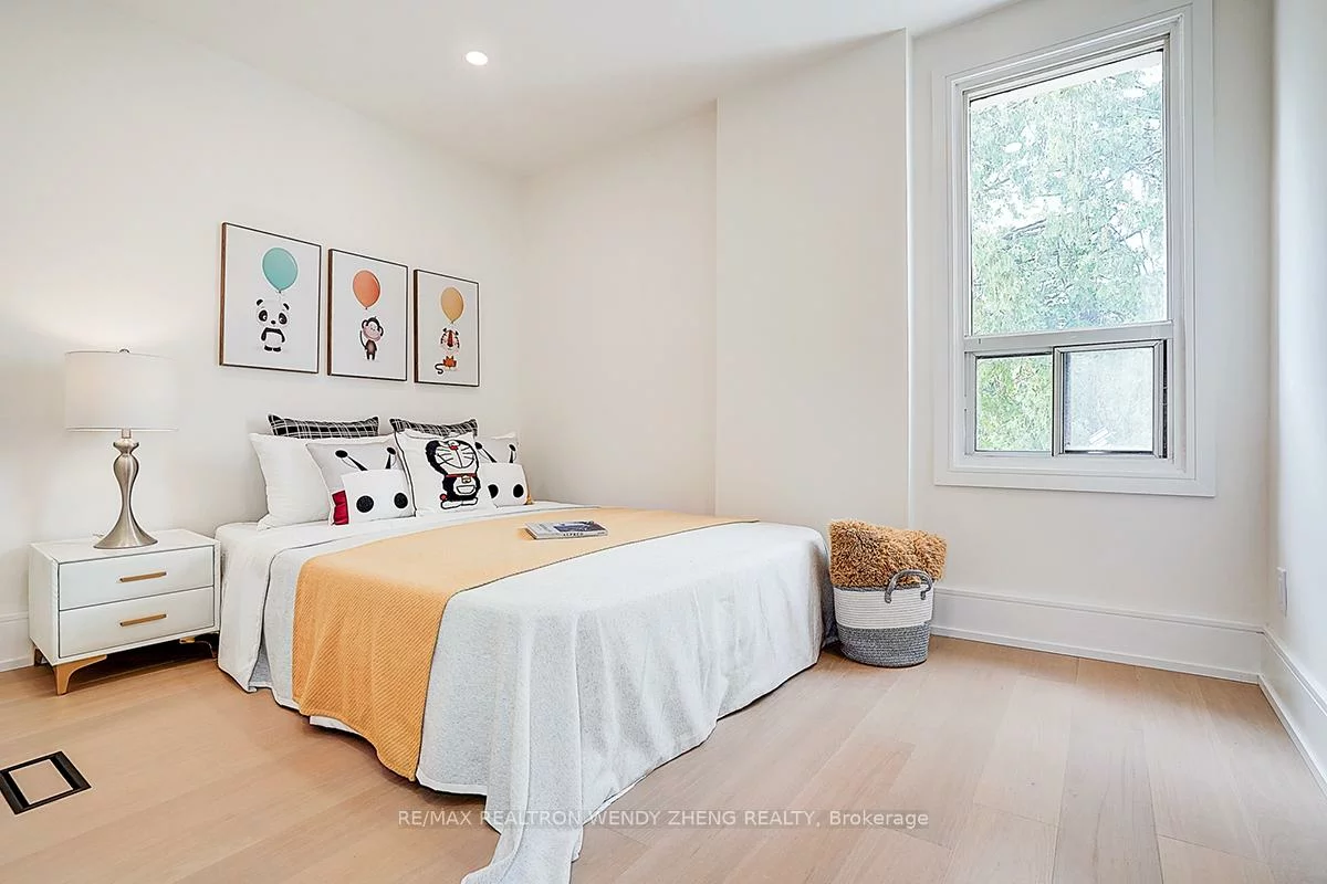 2179, Dundas, Roncesvalles, Toronto