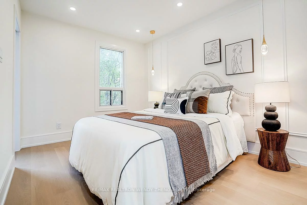 2179, Dundas, Roncesvalles, Toronto