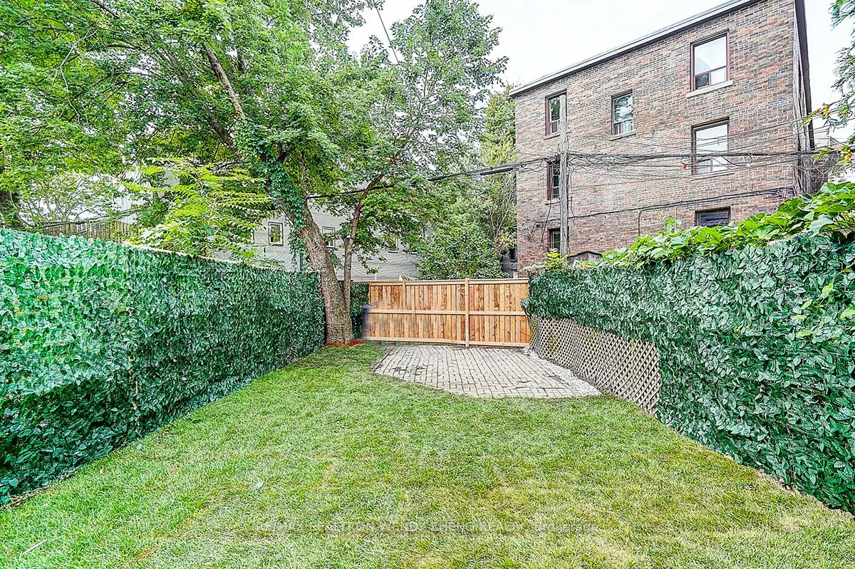 2179, Dundas, Roncesvalles, Toronto