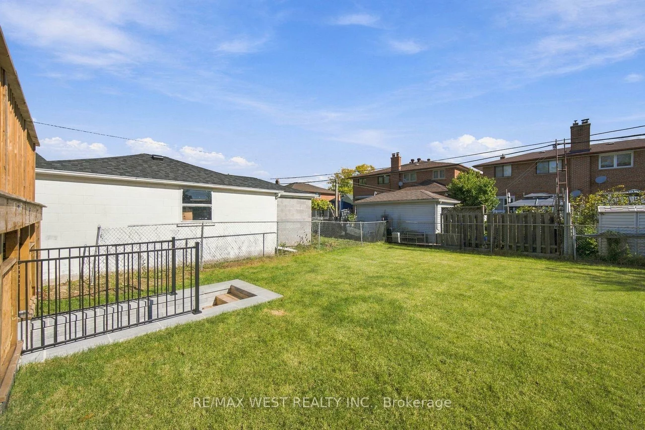 157, Aldercrest, Alderwood, Toronto