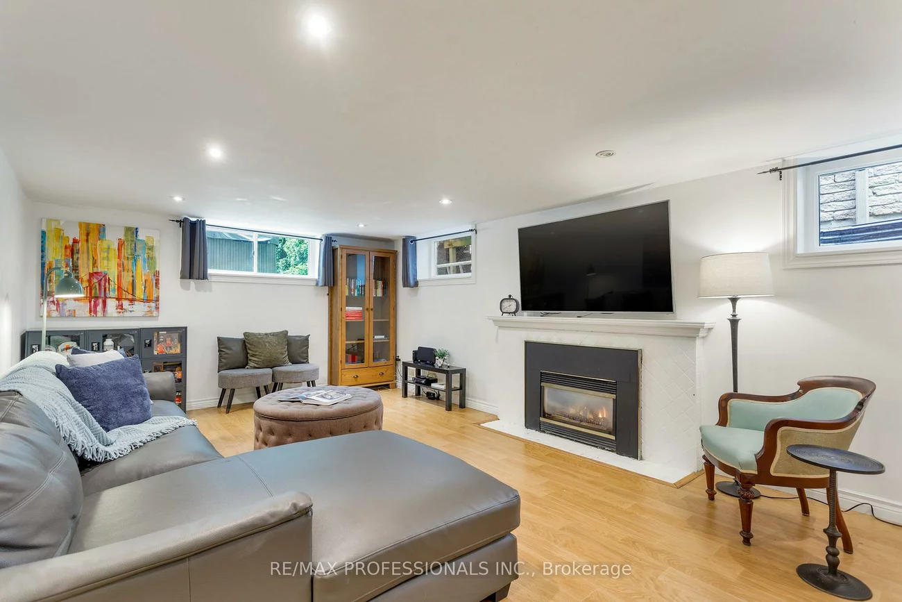 1364, Islington, Princess-Rosethorn, Toronto