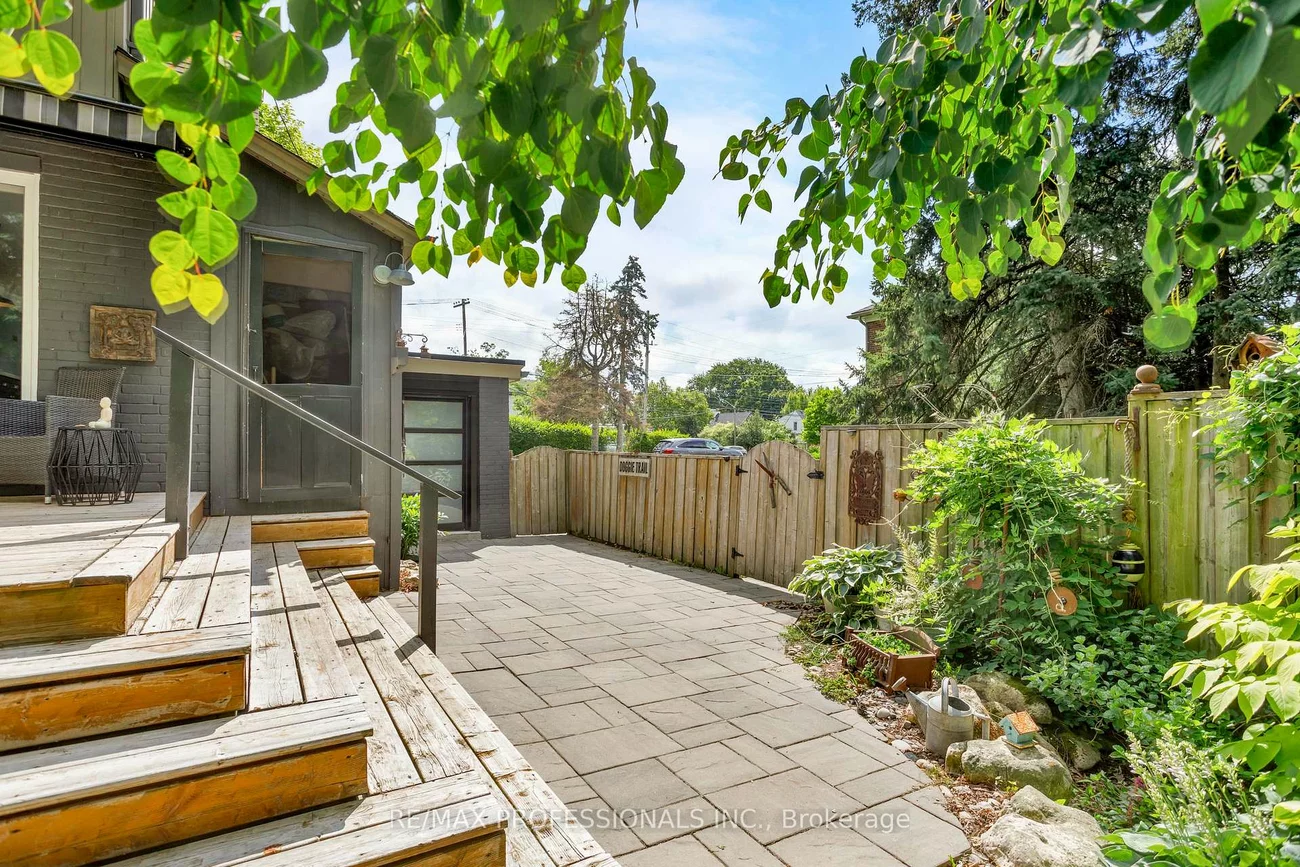 1364, Islington, Princess-Rosethorn, Toronto