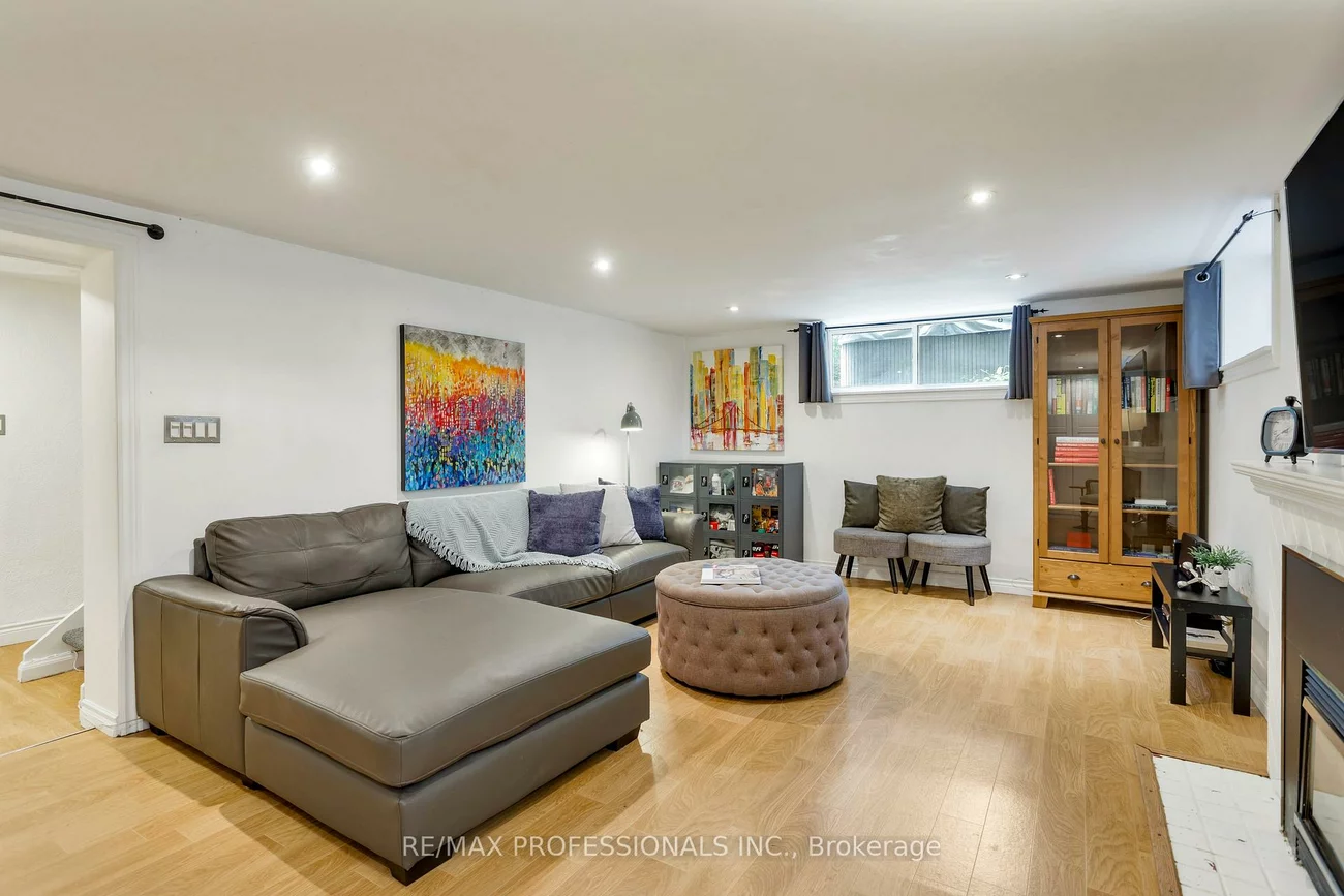 1364, Islington, Princess-Rosethorn, Toronto