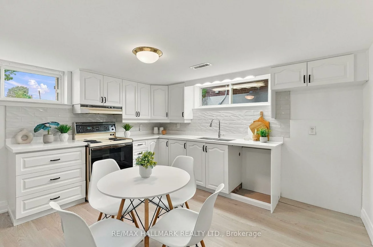 29, Willowbrook, Mimico, Toronto