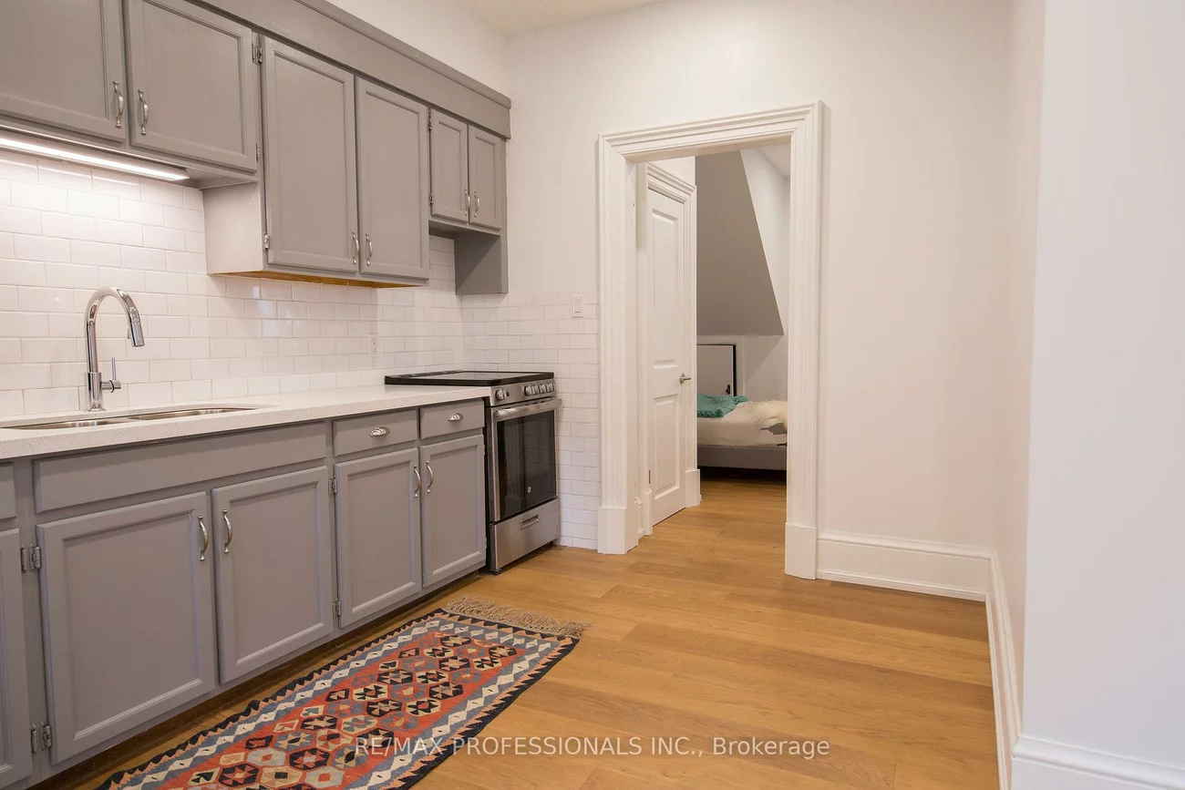124, Close, South Parkdale, Toronto