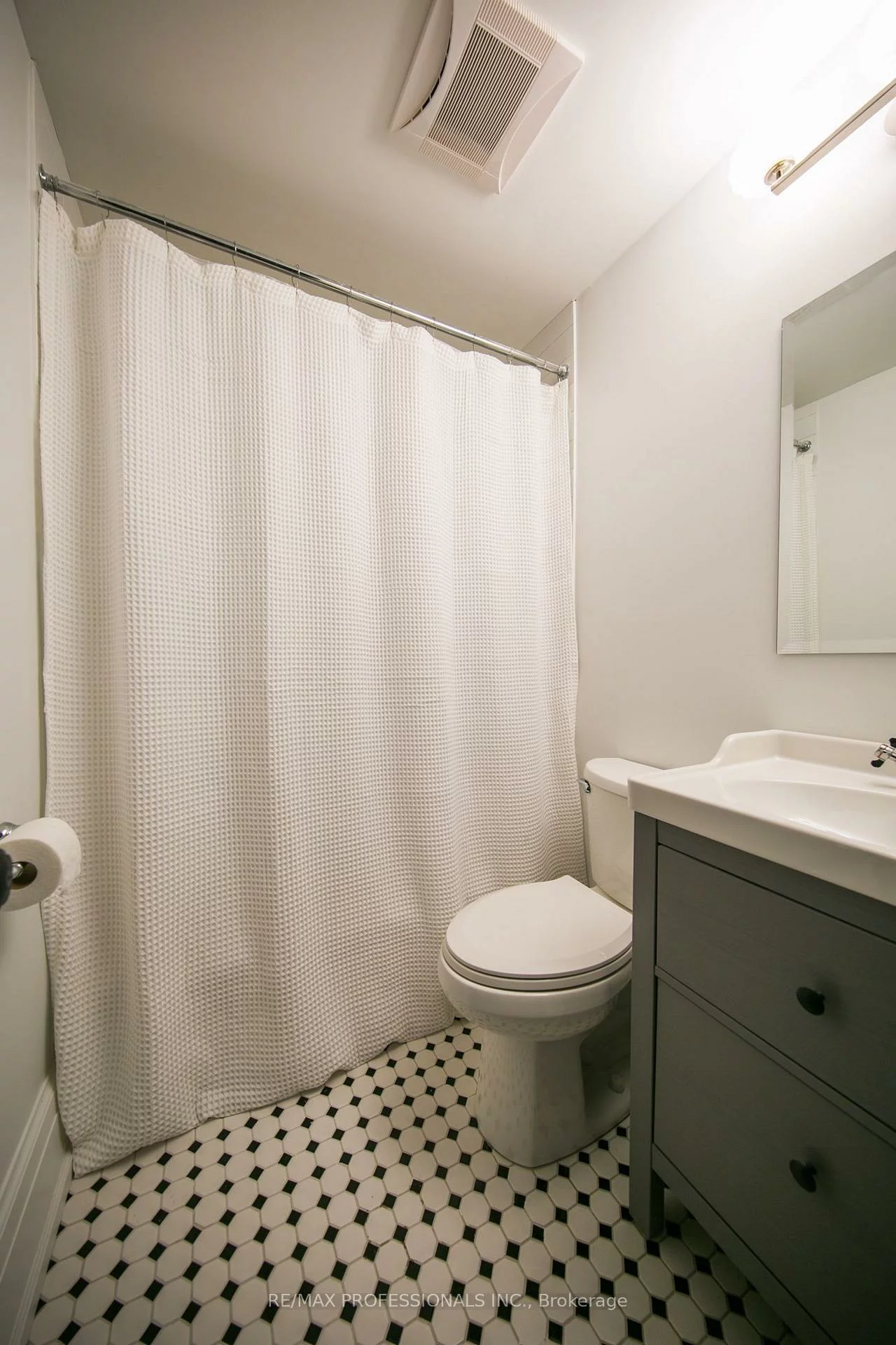 124, Close, South Parkdale, Toronto