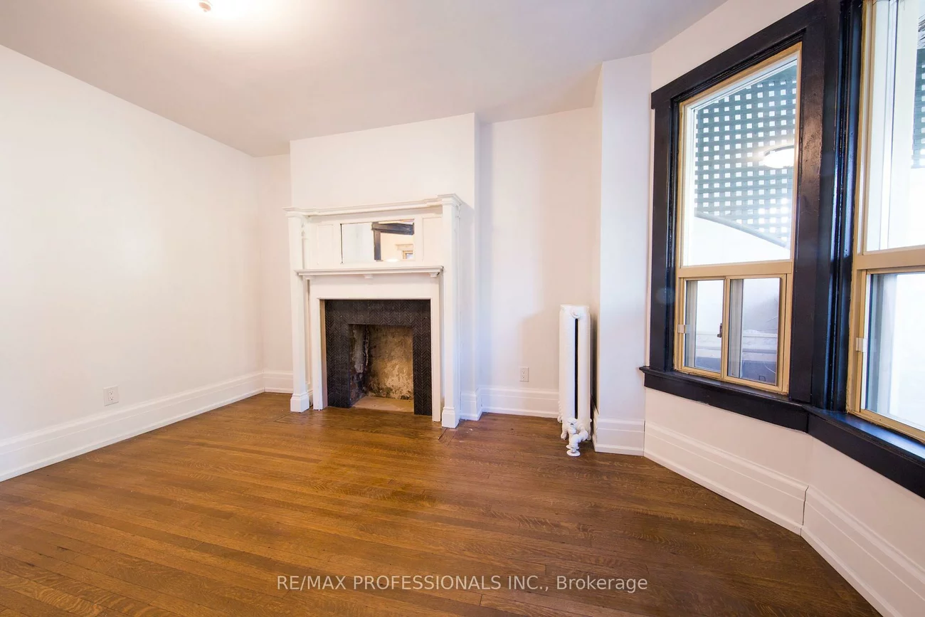 124, Close, South Parkdale, Toronto