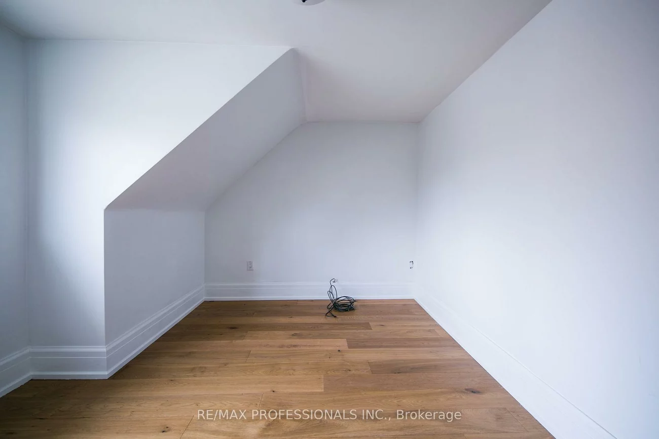 124, Close, South Parkdale, Toronto