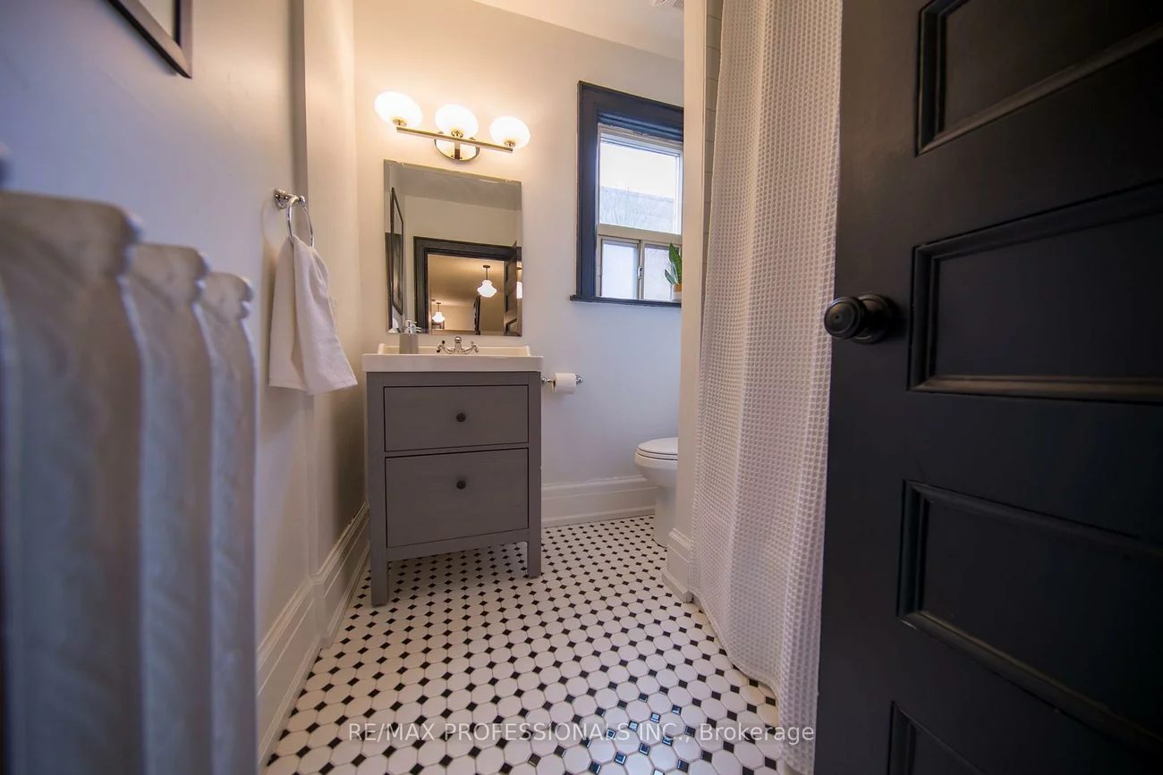 124, Close, South Parkdale, Toronto