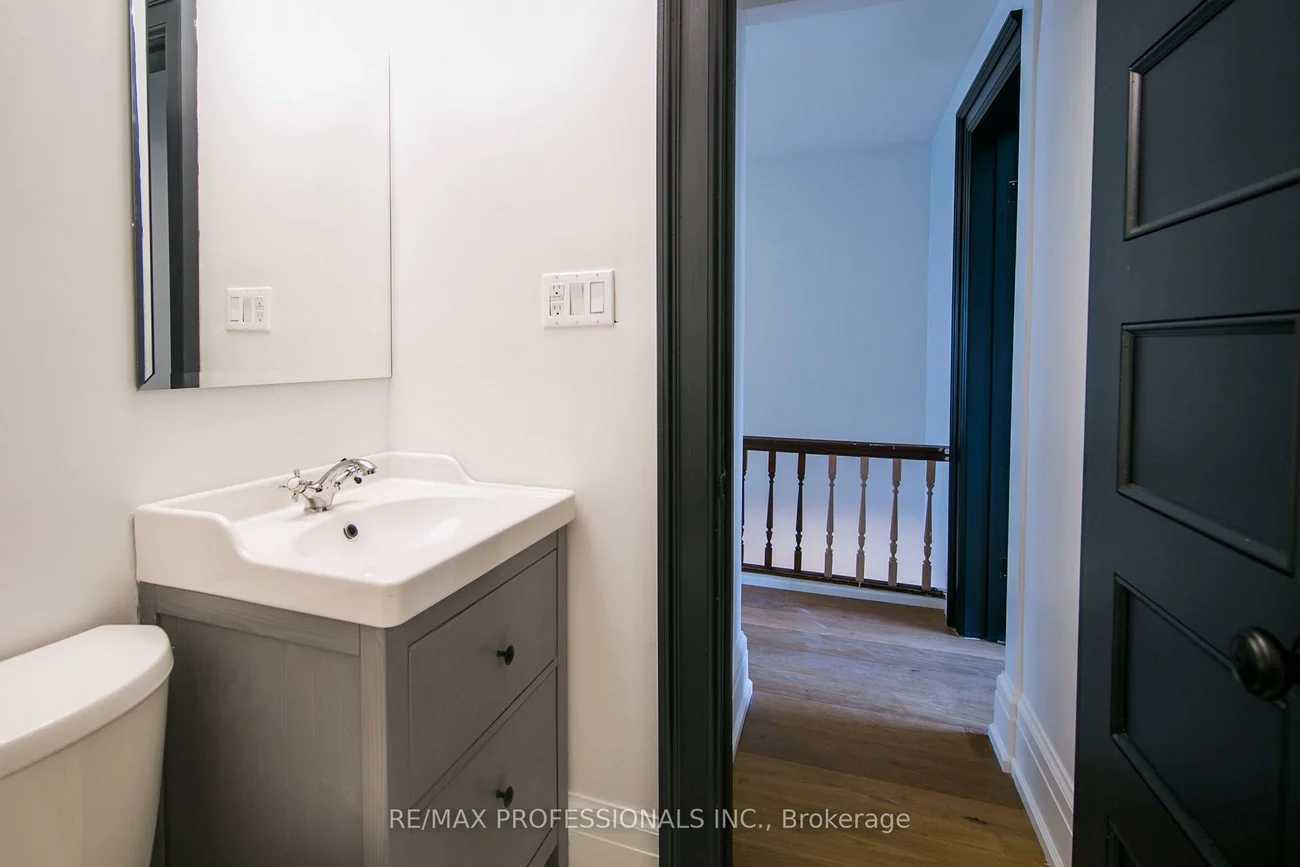 124, Close, South Parkdale, Toronto