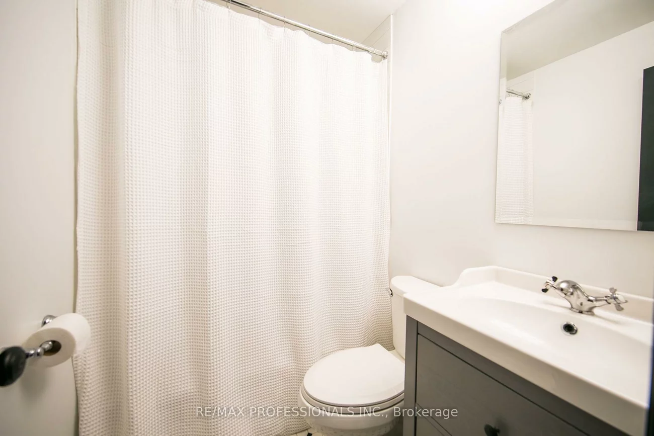124, Close, South Parkdale, Toronto