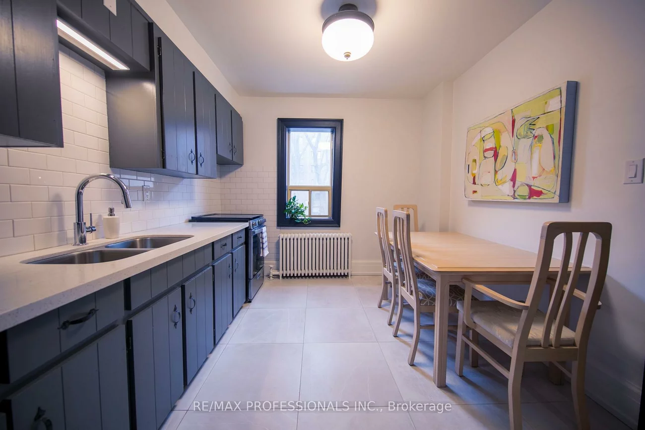 124, Close, South Parkdale, Toronto