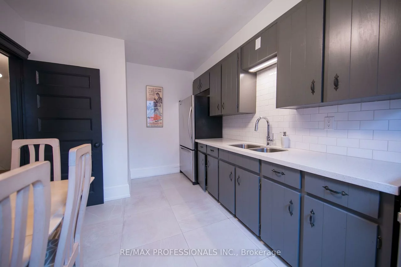 124, Close, South Parkdale, Toronto