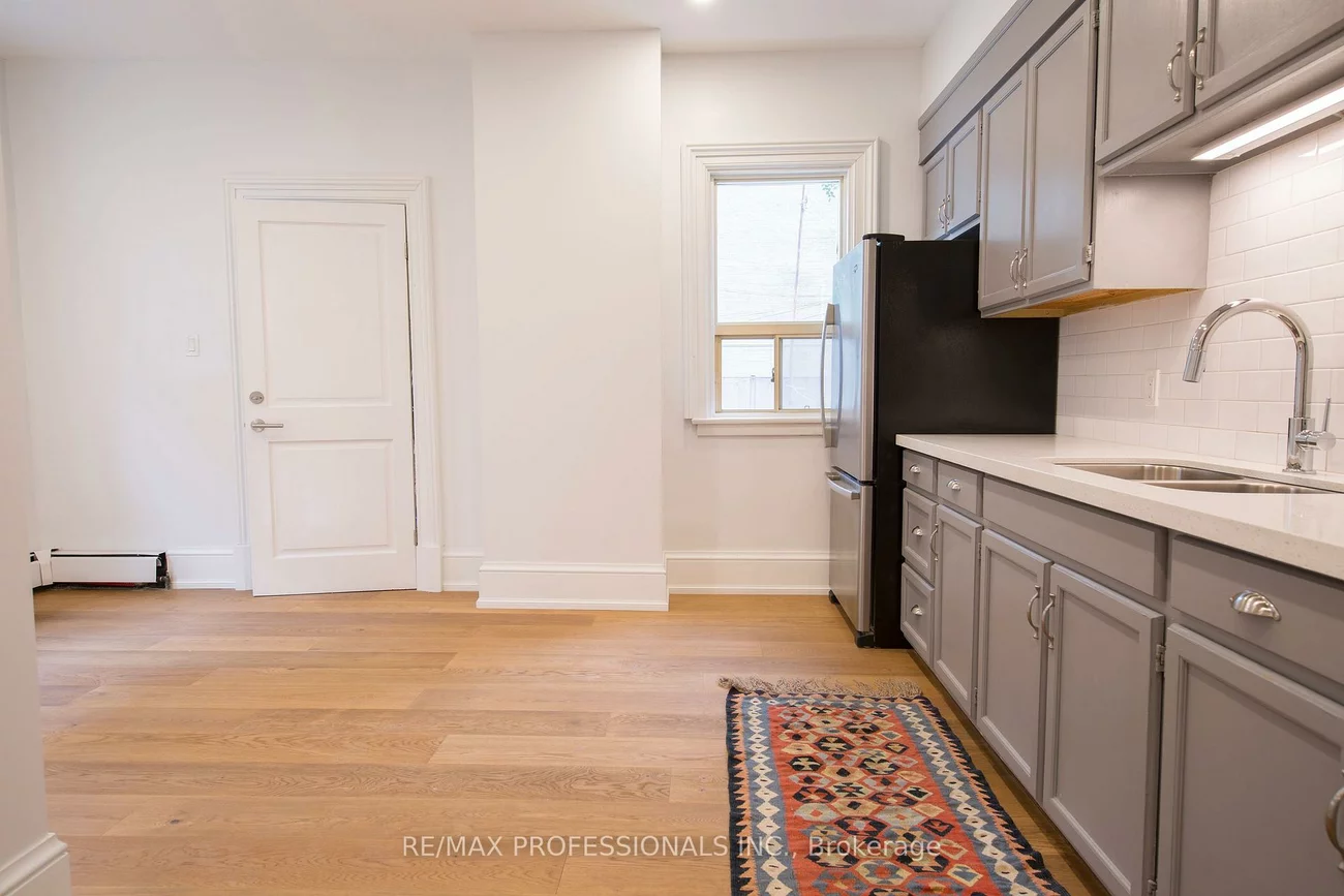 124, Close, South Parkdale, Toronto