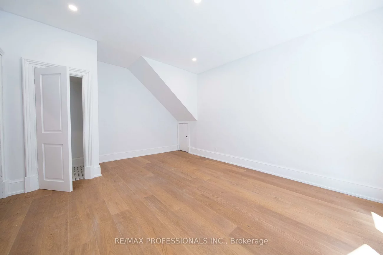 124, Close, South Parkdale, Toronto