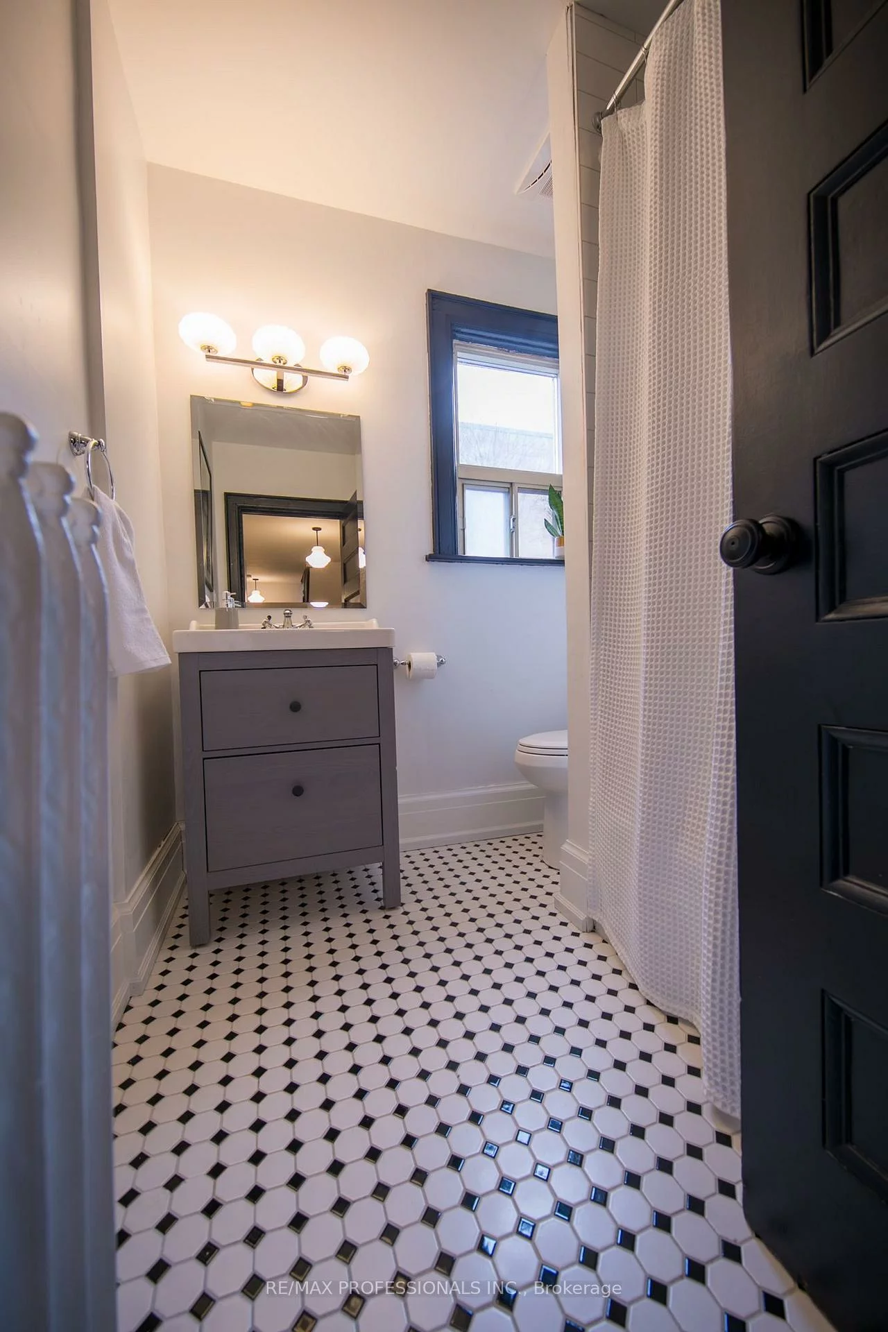 124, Close, South Parkdale, Toronto