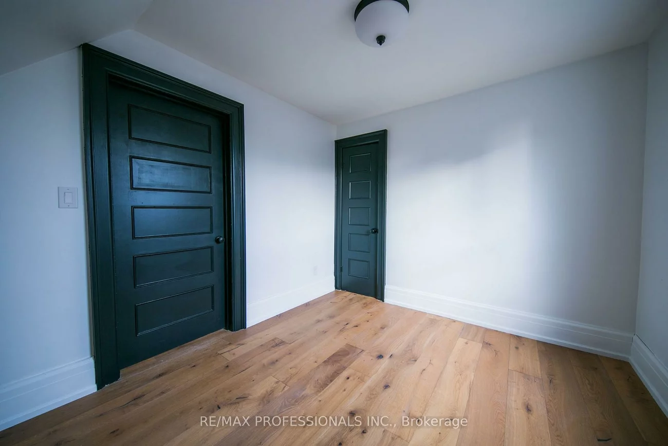 124, Close, South Parkdale, Toronto