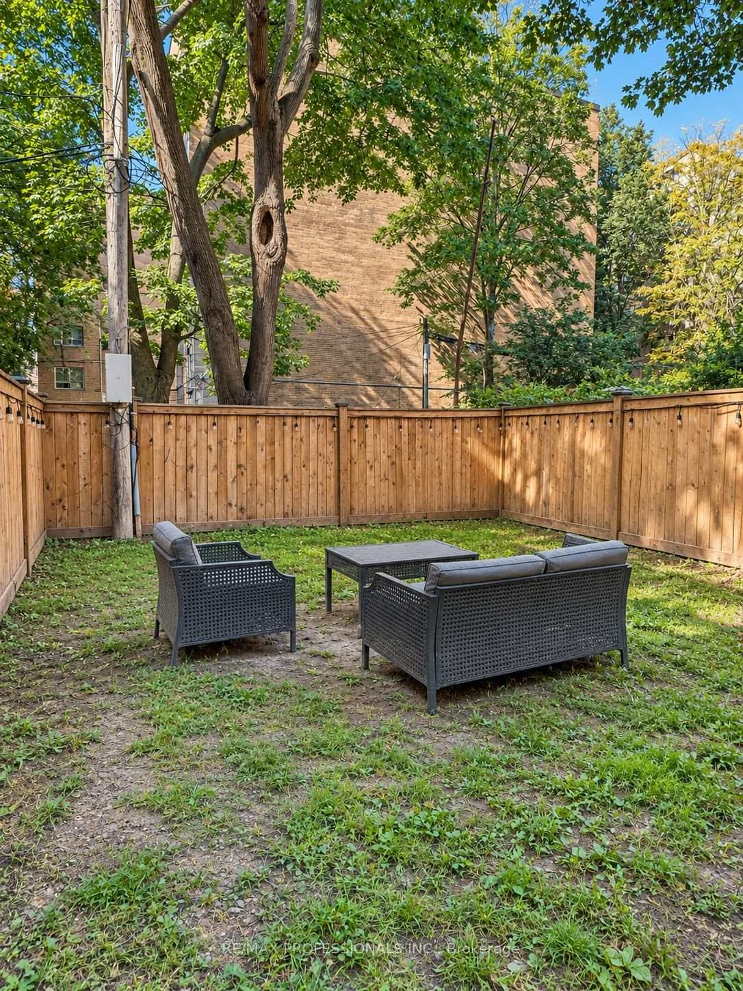 124, Close, South Parkdale, Toronto