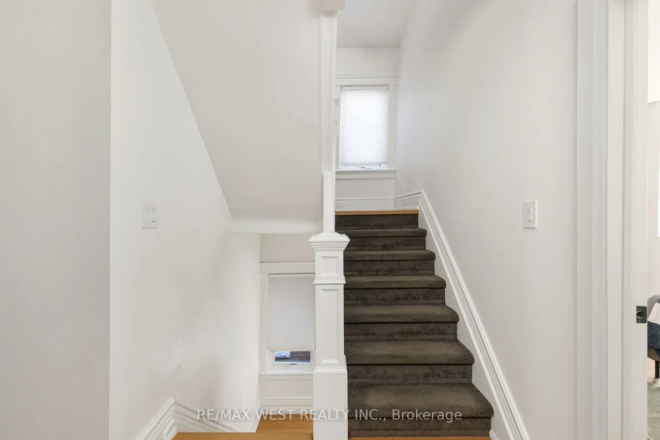 226, Wright, High Park-Swansea, Toronto