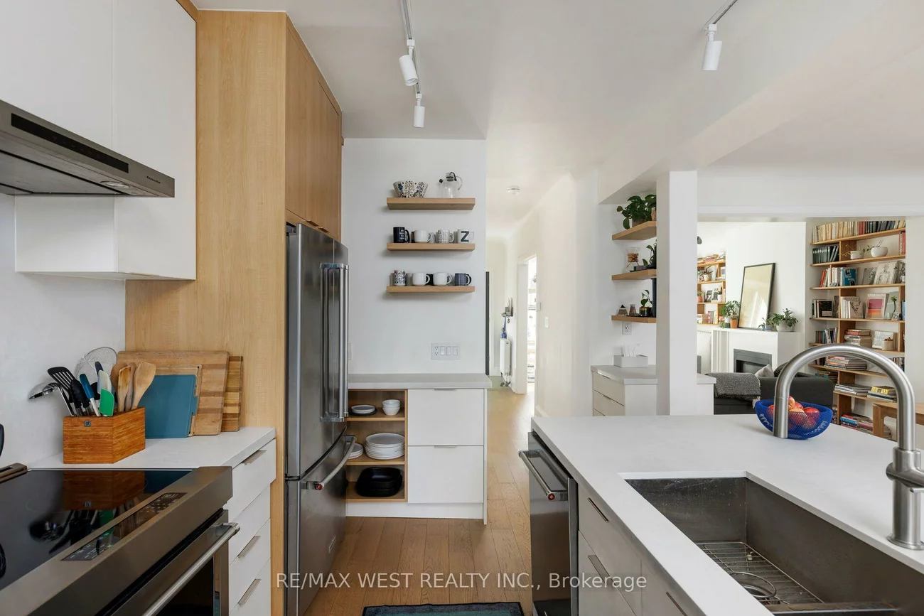 226, Wright, High Park-Swansea, Toronto