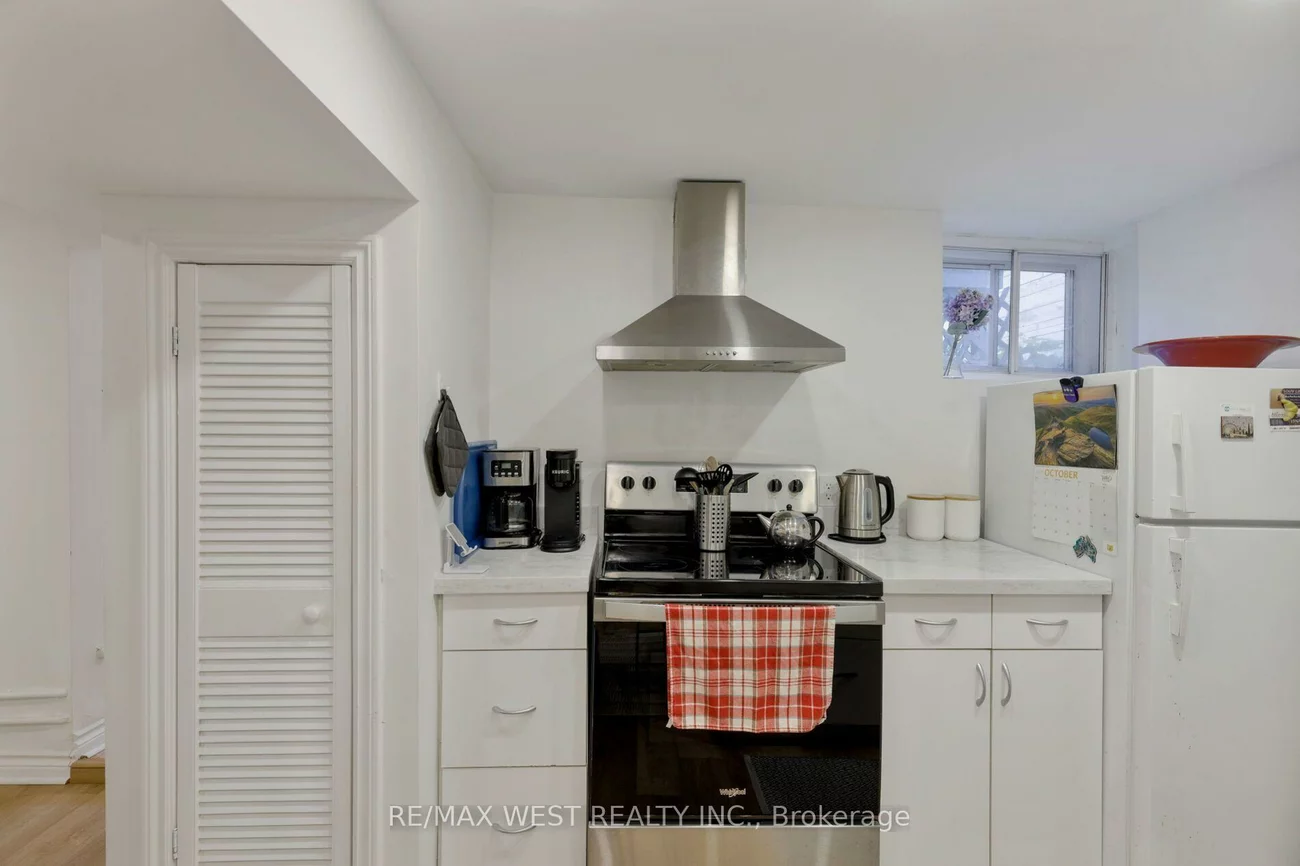 226, Wright, High Park-Swansea, Toronto