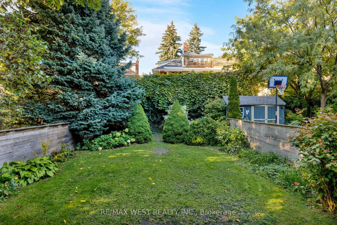 226, Wright, High Park-Swansea, Toronto