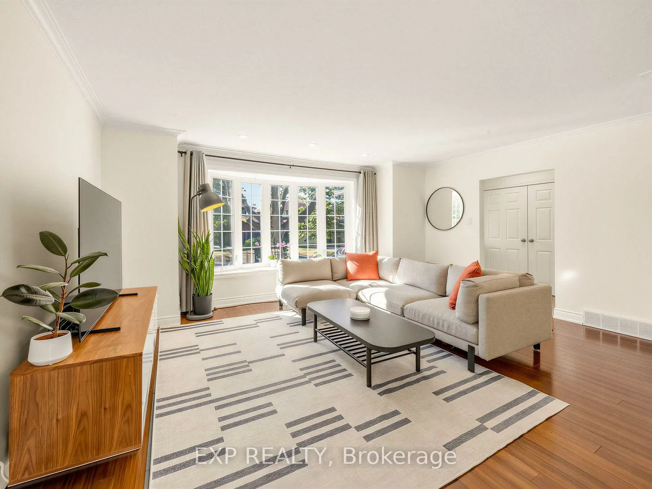 10, Yarn, Islington-City Centre West, Toronto