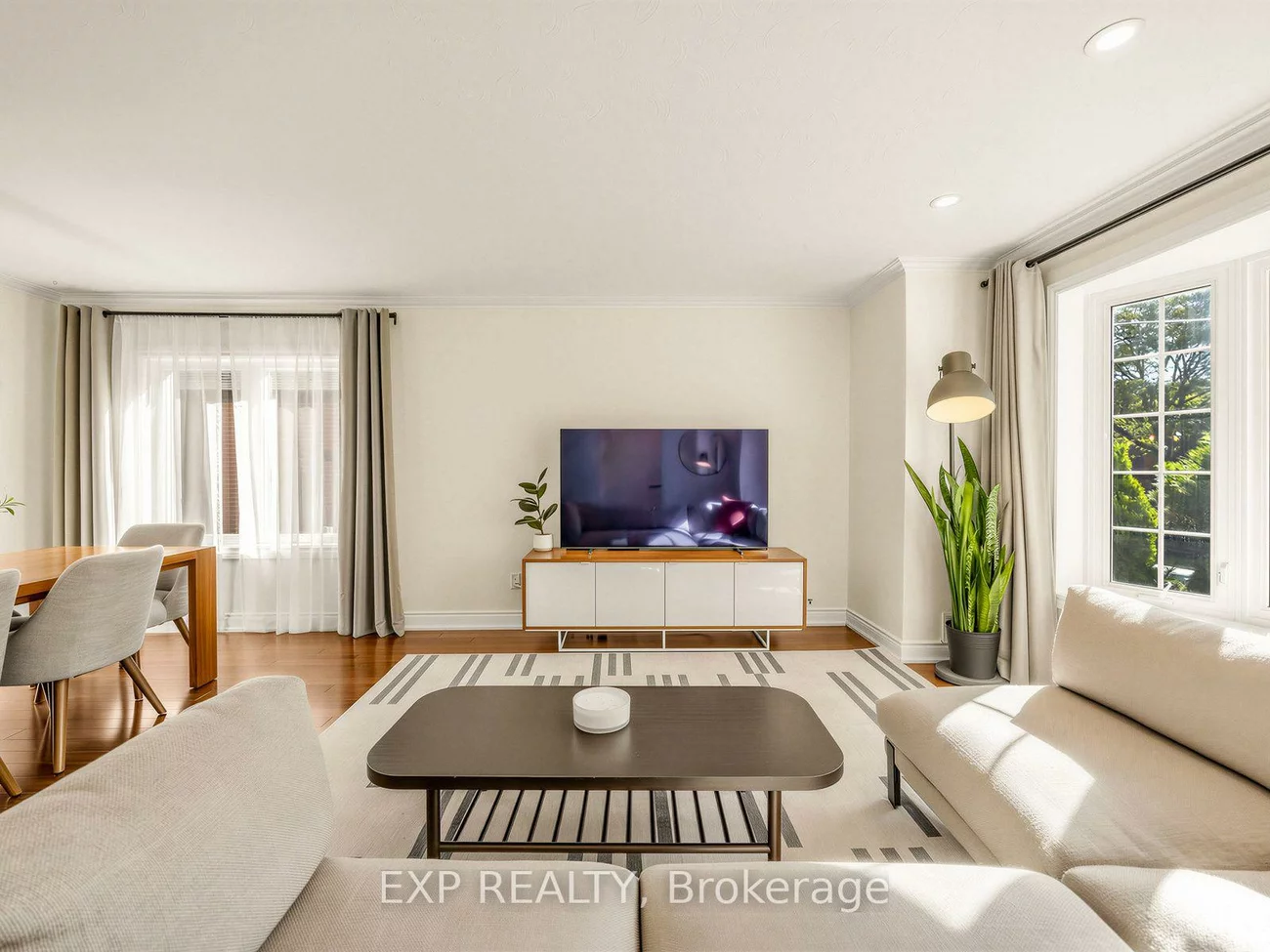 10, Yarn, Islington-City Centre West, Toronto
