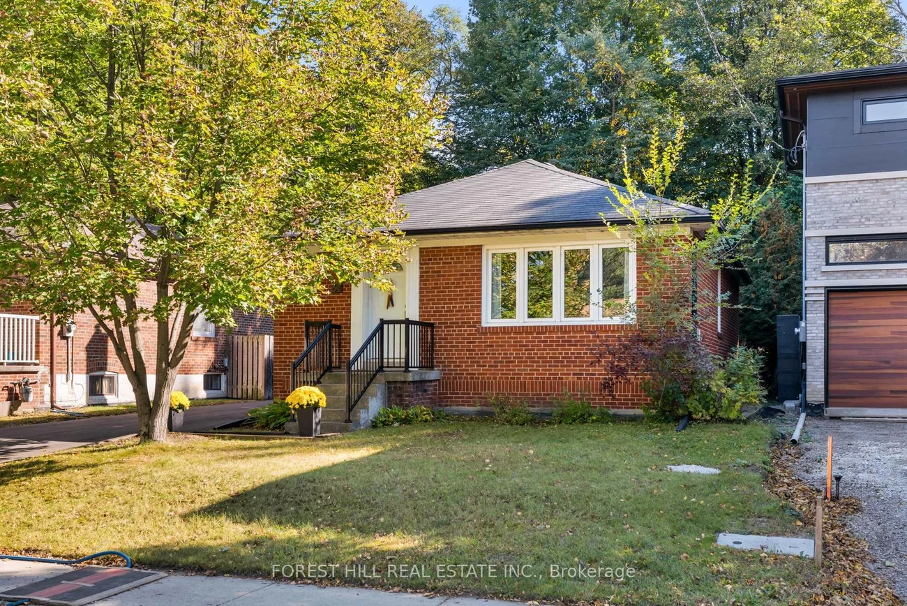 37, Cynthia, Rockcliffe-Smythe, Toronto