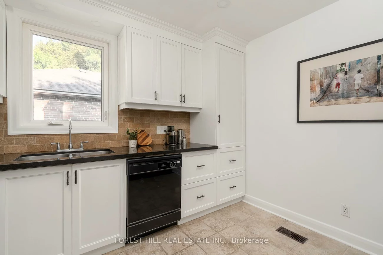 37, Cynthia, Rockcliffe-Smythe, Toronto