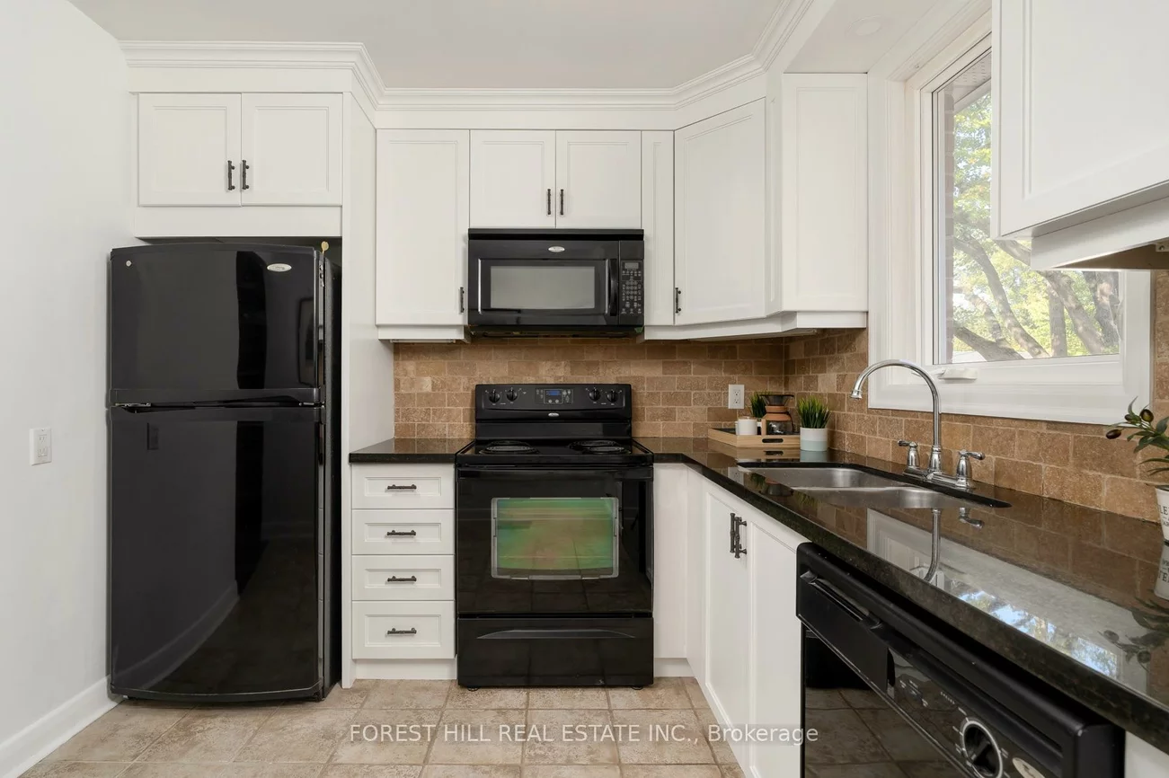 37, Cynthia, Rockcliffe-Smythe, Toronto