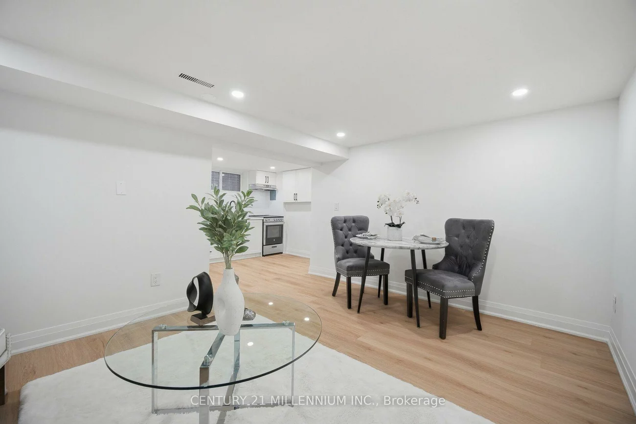 1781, Keele, Keelesdale-Eglinton West, Toronto